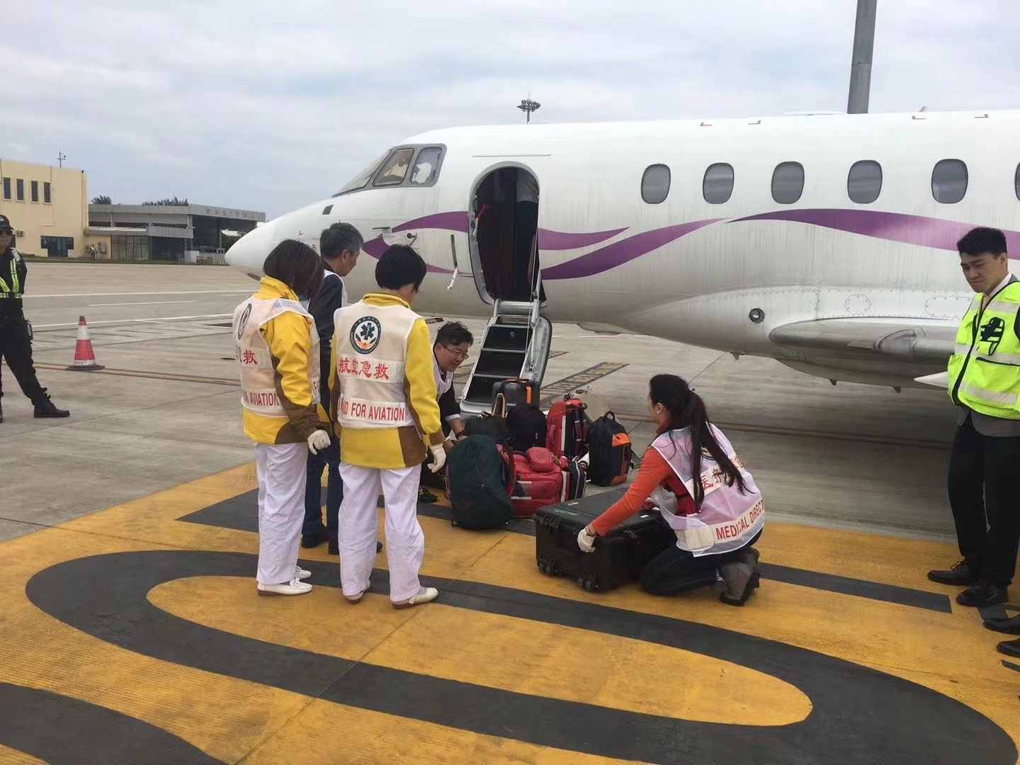 德州香港出入境救护车出租